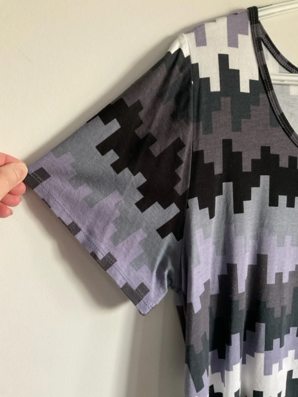 LuLaRoe Classic Shirt Tee in Black, Gray & Lavender XL - Picture 8 of 12